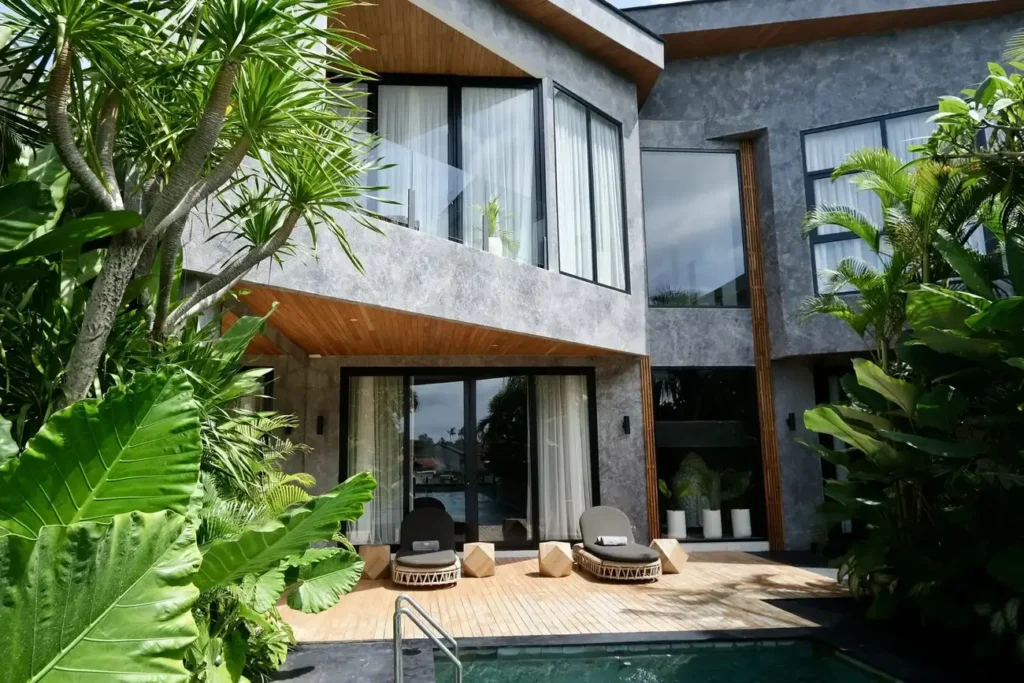 AMO RESIDENCES